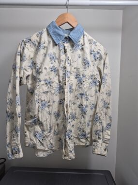 Cabin Creek Cream Floral Shirt with Light Blue Chambray Collar